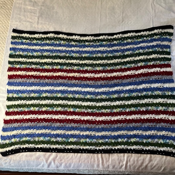 Handmade by May, Crocheted Lap blanket with a stripe pattern - Picture 2 of 3